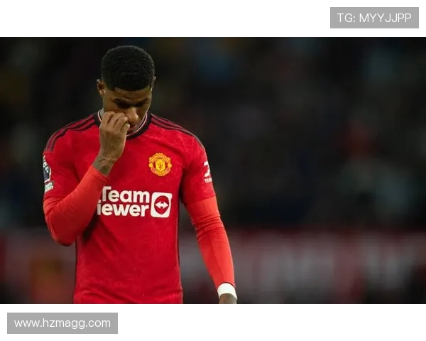 滕哈赫与球员关系日益紧密，球队士气持续提升表现值得关注